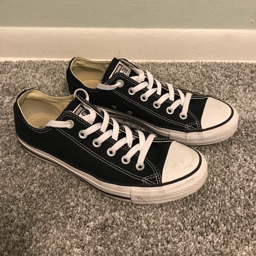 Converse Chuck Taylor All Star size 9 sneakers